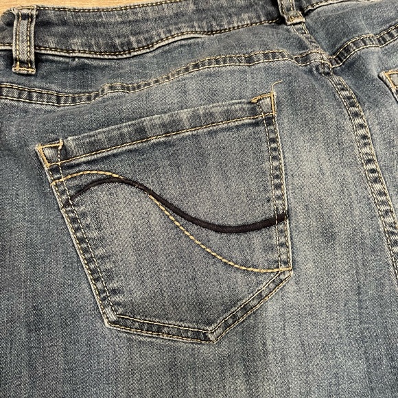 Lane bryant genius fit straight leg medium wash Stretch denim jeans size 18 Reg - Picture 9 of 12